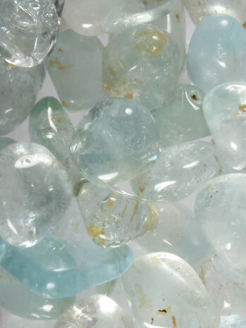 Topaas (lichtblauw) steen getrommeld 1 - 2 gram Topaas (lichtblauw) steen getrommeld 1 - 2 gram