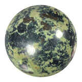 Magnetiet in serpentijn bol 52,5 mm | 228 gram Magnetiet in serpentijn bol 52,5 mm | 228 gram