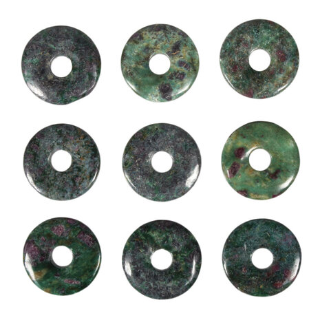 Robijn in fuchsiet hanger donut 3 cm Robijn in fuchsiet hanger donut 3 cm