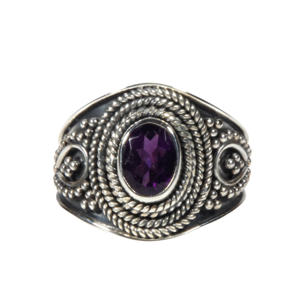 Zilveren ring amethist maat 18 1/2 | ovaal breed bewerkt Zilveren ring amethist maat 18 1/2 | ovaal breed bewerkt