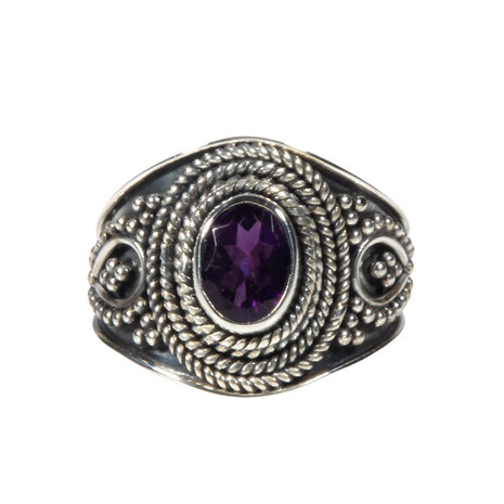 Zilveren ring amethist maat 18 1/2 | ovaal breed bewerkt Zilveren ring amethist maat 18 1/2 | ovaal breed bewerkt