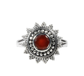 Zilveren ring carneool maat 17 1/2 | rond facet zon