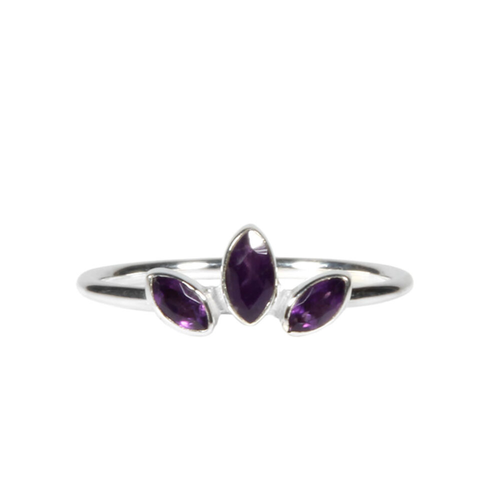 Zilveren ring amethist maat 19 | 3 markies geslepen stenen Zilveren ring amethist maat 19 | 3 markies geslepen stenen