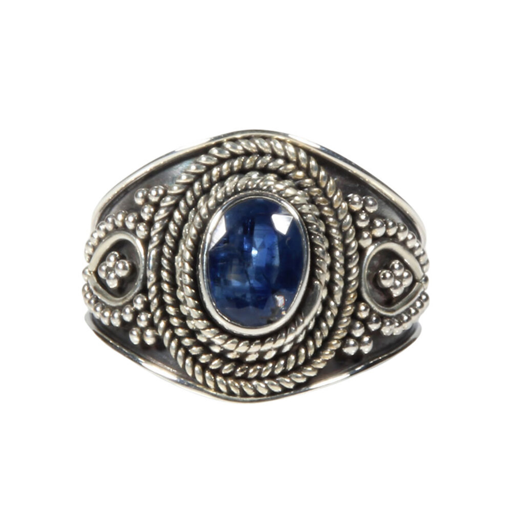 Zilveren ring kyaniet maat 18 | ovaal breed bewerkt Zilveren ring kyaniet maat 18 | ovaal breed bewerkt