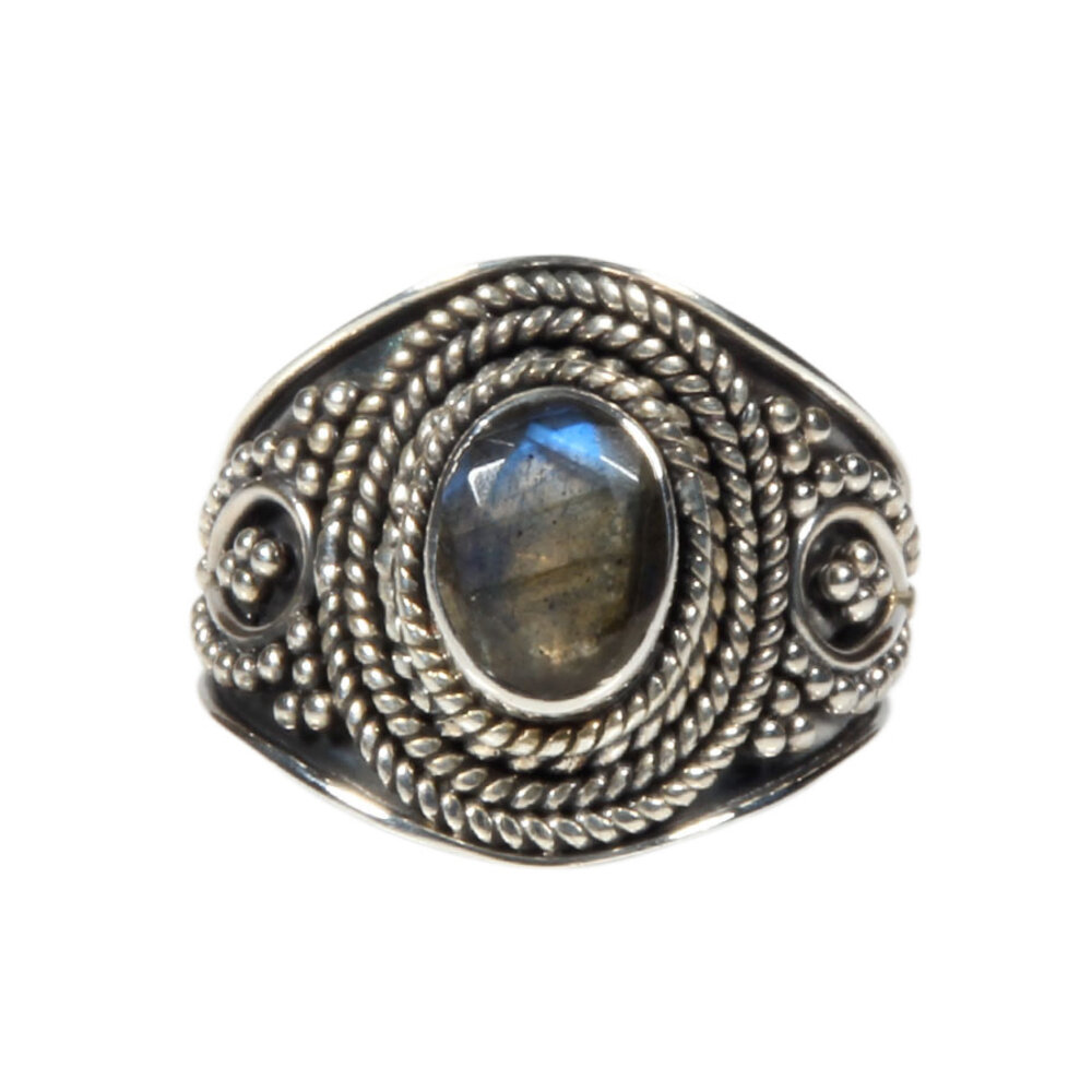 Zilveren ring labradoriet maat 20 1/2 | ovaal breed bewerkt Zilveren ring labradoriet maat 20 1/2 | ovaal breed bewerkt