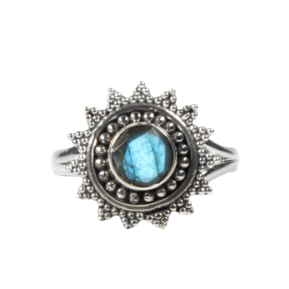 Zilveren ring labradoriet maat 20 1/2 | rond facet zon