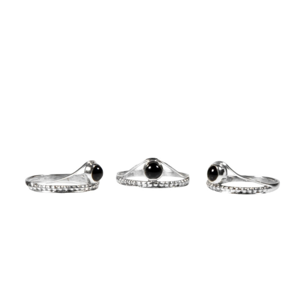 Zilveren ring onyx maat 18 1/2 | rond boogje Zilveren ring onyx maat 18 1/2 | rond boogje