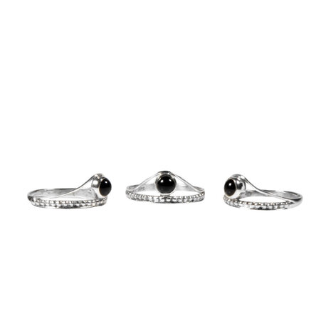 Zilveren ring onyx maat 18 1/2 | rond boogje Zilveren ring onyx maat 18 1/2 | rond boogje