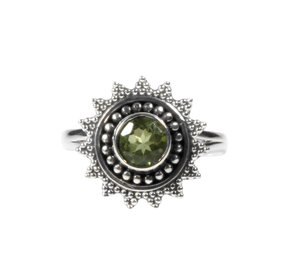 Zilveren ring peridoot maat 18 | rond facet zon Zilveren ring peridoot maat 18 | rond facet zon