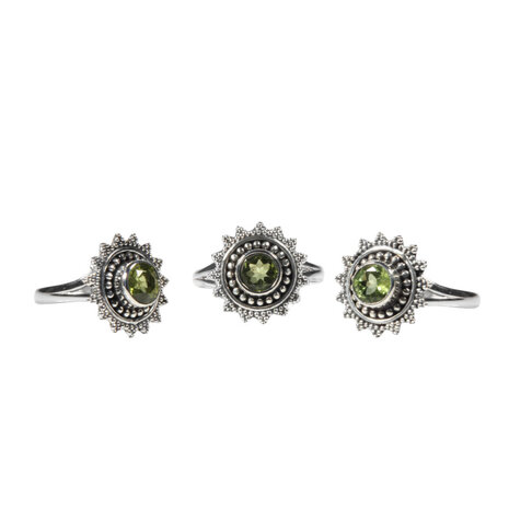 Zilveren ring peridoot maat 18 | rond facet zon Zilveren ring peridoot maat 18 | rond facet zon