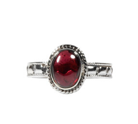 Zilveren ring granaat maat 18 | ovaal ribbelrand Zilveren ring granaat maat 18 | ovaal ribbelrand