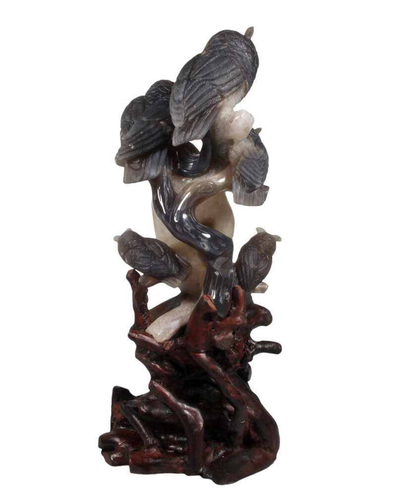 Agaat geode met uilen op houten standaard 14,8 x 12,5 x 24,6 cm | 2105 gram Agaat geode met uilen op houten standaard 14,8 x 12,5 x 24,6 cm | 2105 gram