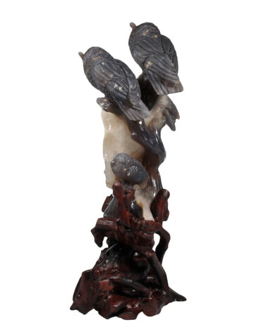 Agaat geode met uilen op houten standaard 14,8 x 12,5 x 24,6 cm | 2105 gram Agaat geode met uilen op houten standaard 14,8 x 12,5 x 24,6 cm | 2105 gram
