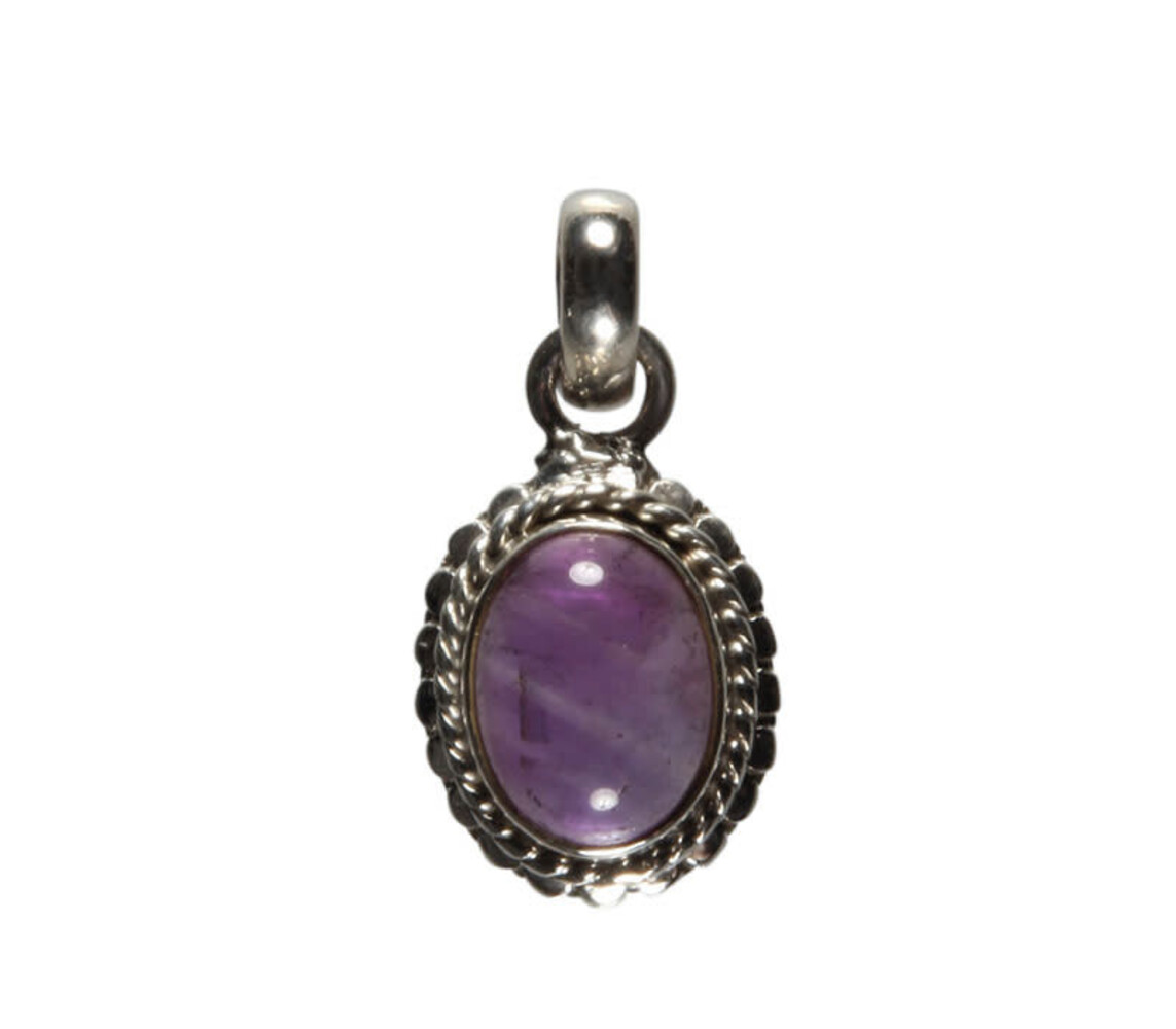Zilveren hanger amethist ovaal bewerkte rand Zilveren hanger amethist ovaal bewerkte rand