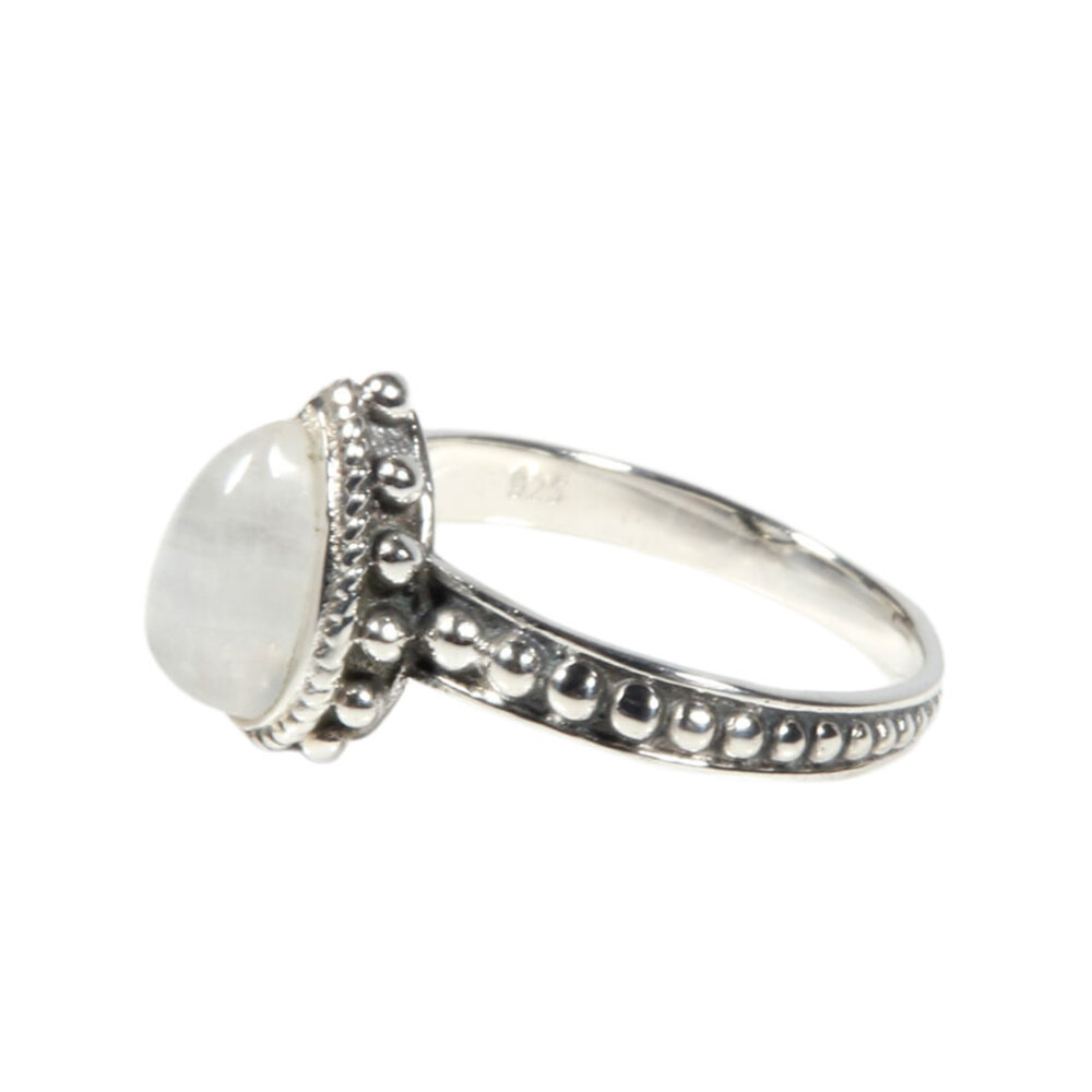 Zilveren ring maansteen (regenboog) maat 20 | druppel bewerkte rand Zilveren ring maansteen (regenboog) maat 20 | druppel bewerkte rand