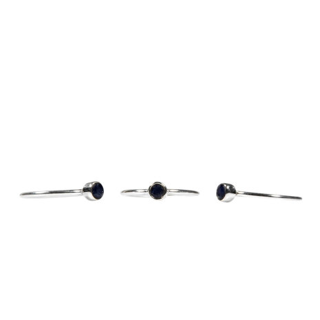 Zilveren ring saffier maat 18 1/2 | rond facet 4 mm