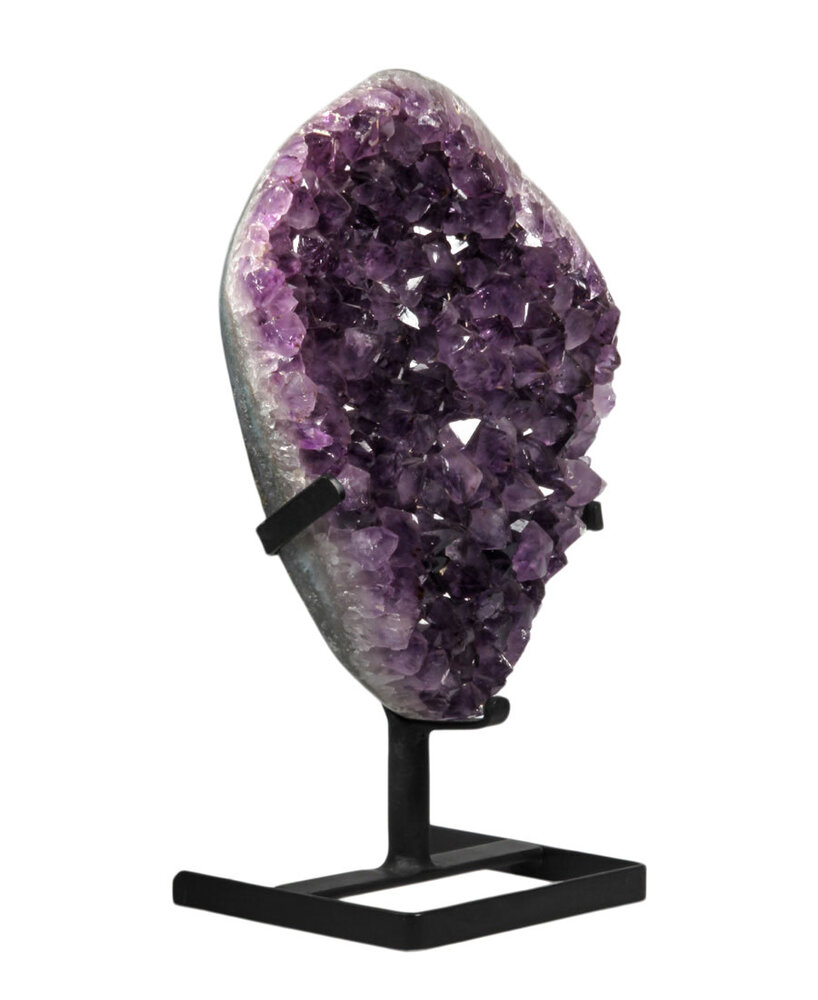 Amethist cluster op standaard 31,5 x 26 x 7 cm | 8970 gram Amethist cluster op standaard 31,5 x 26 x 7 cm | 8970 gram