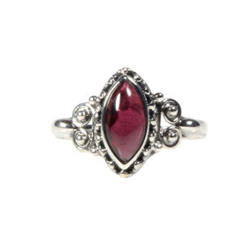 Zilveren ring granaat maat 18 | markies spiralen Zilveren ring granaat maat 18 | markies spiralen