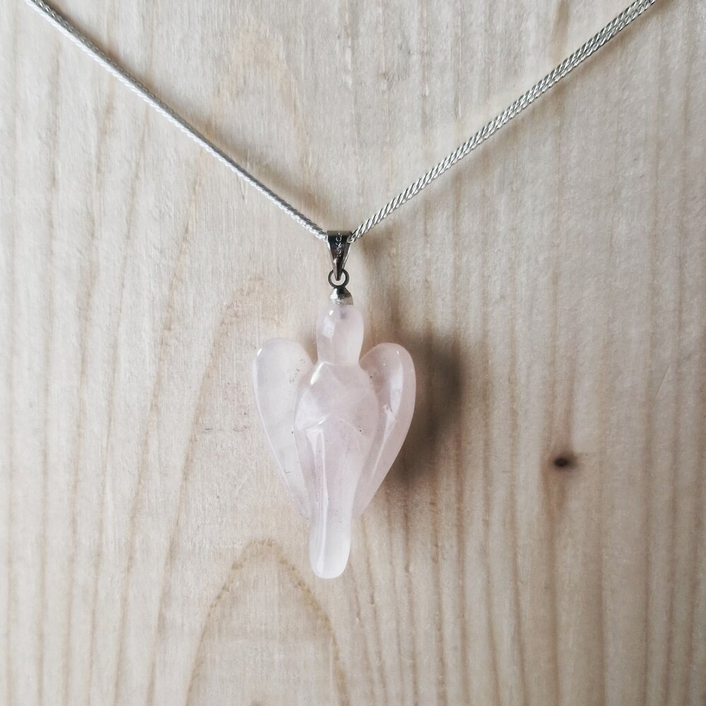 Rozenkwarts hanger engel groot Rozenkwarts hanger engel groot