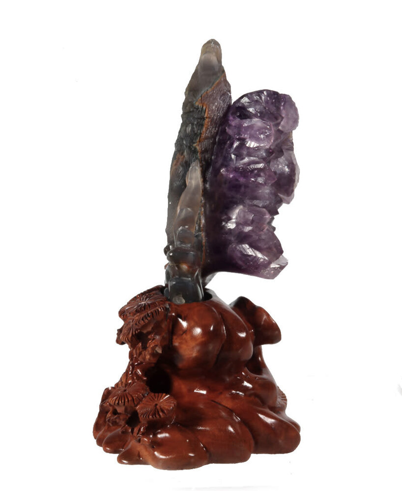 Agaat wolf met amethist cluster 14 x 11,5 x 5,5 cm / 683 gram | op houten standaard