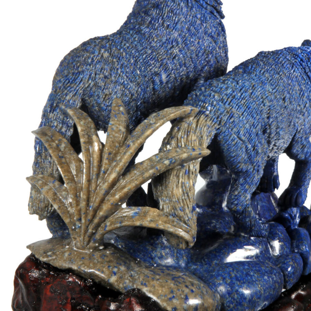 Lapis lazuli wolven op houten standaard 20,5 x 9 x 18 cm | 1629 gram Lapis lazuli wolven op houten standaard 20,5 x 9 x 18 cm | 1629 gram