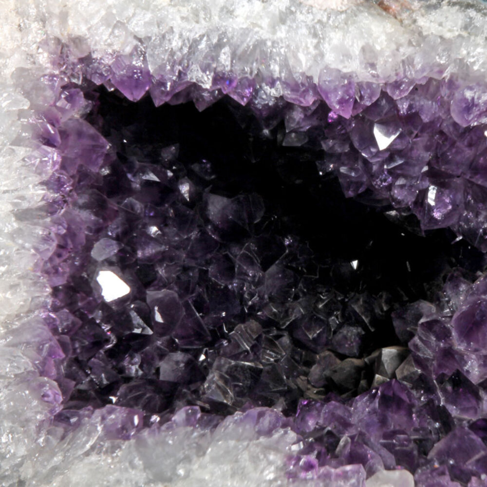 Amethist geode 44 x 33 x 24 cm | 40140 gram Amethist geode 44 x 33 x 24 cm | 40140 gram