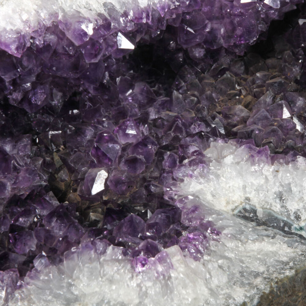 Amethist geode 44 x 33 x 24 cm | 40140 gram Amethist geode 44 x 33 x 24 cm | 40140 gram