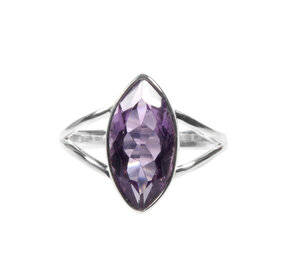 Zilveren ring amethist maat 19 | markies facet 1,6 x 0,8 cm Zilveren ring amethist maat 19 | markies facet 1,6 x 0,8 cm