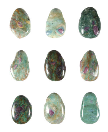 Robijn in fuchsiet hanger doorboord