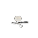 Zilveren ring maansteen (regenboog) maat 17 1/2 | ovaal krul 8 x 6 mm