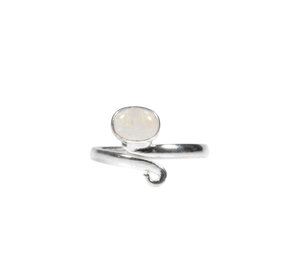 Zilveren ring maansteen (regenboog) maat 17 1/2 | ovaal krul 8 x 6 mm