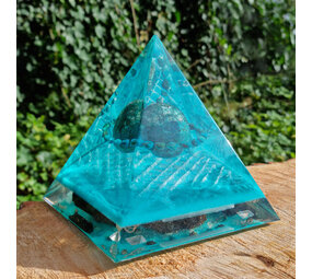 Orgonite piramide chrysocolla 14,5 x 14,5 x 14 cm | 1258 gram Orgonite piramide chrysocolla 14,5 x 14,5 x 14 cm | 1258 gram