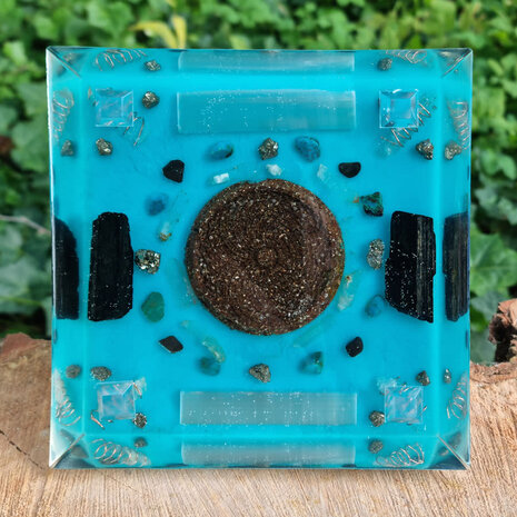Orgonite piramide chrysocolla 14,5 x 14,5 x 14 cm | 1258 gram Orgonite piramide chrysocolla 14,5 x 14,5 x 14 cm | 1258 gram