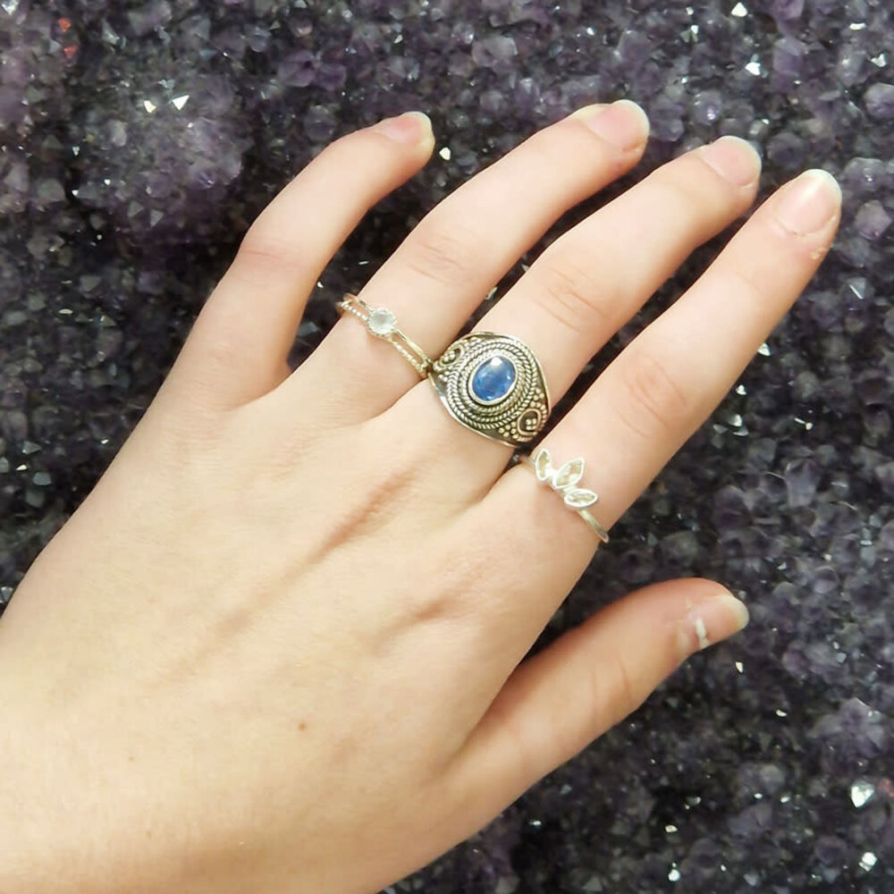 Zilveren ring amethist maat 19 | 3 markies geslepen stenen Zilveren ring amethist maat 19 | 3 markies geslepen stenen