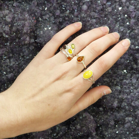 Zilveren ring barnsteen maat 19 | ovaal 1,2 x 0,8 cm Zilveren ring barnsteen maat 19 | ovaal 1,2 x 0,8 cm