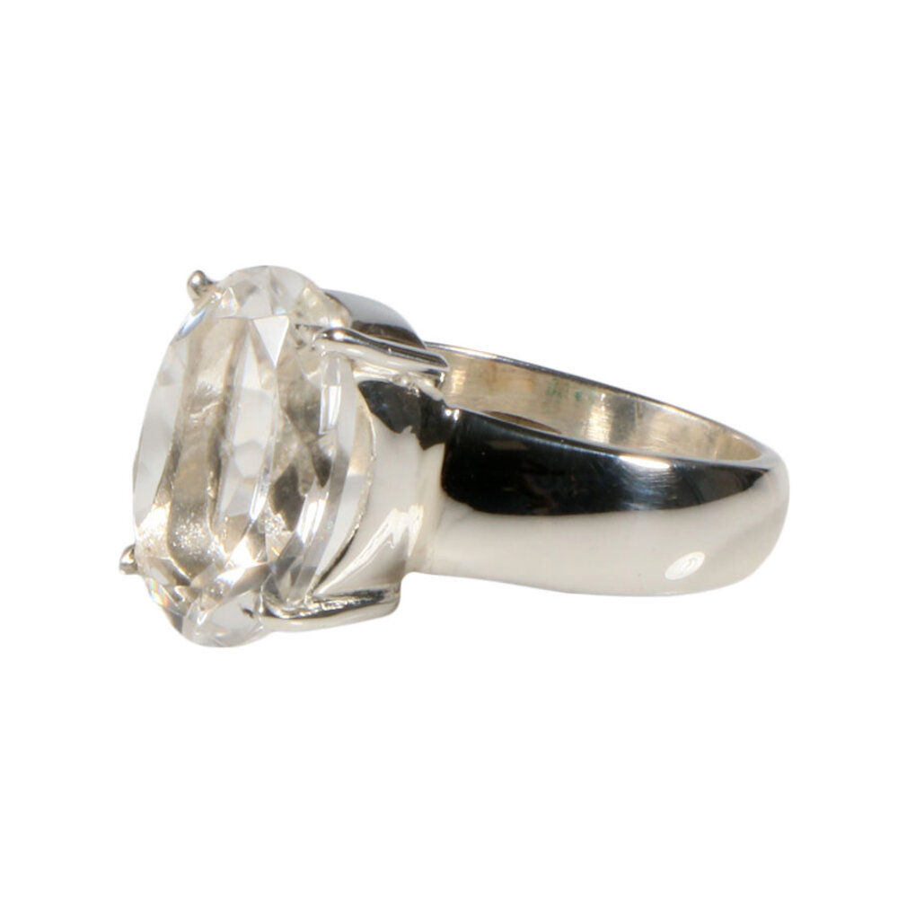 Zilveren ring bergkristal maat 17 | ovaal facet gezet 1,5 x 1,2 cm Zilveren ring bergkristal maat 17 | ovaal facet gezet 1,5 x 1,2 cm