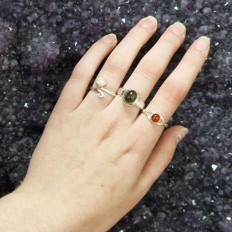 Zilveren ring opaal (Edel) maat 17 1/2 | ovaal krul 8 x 6 mm