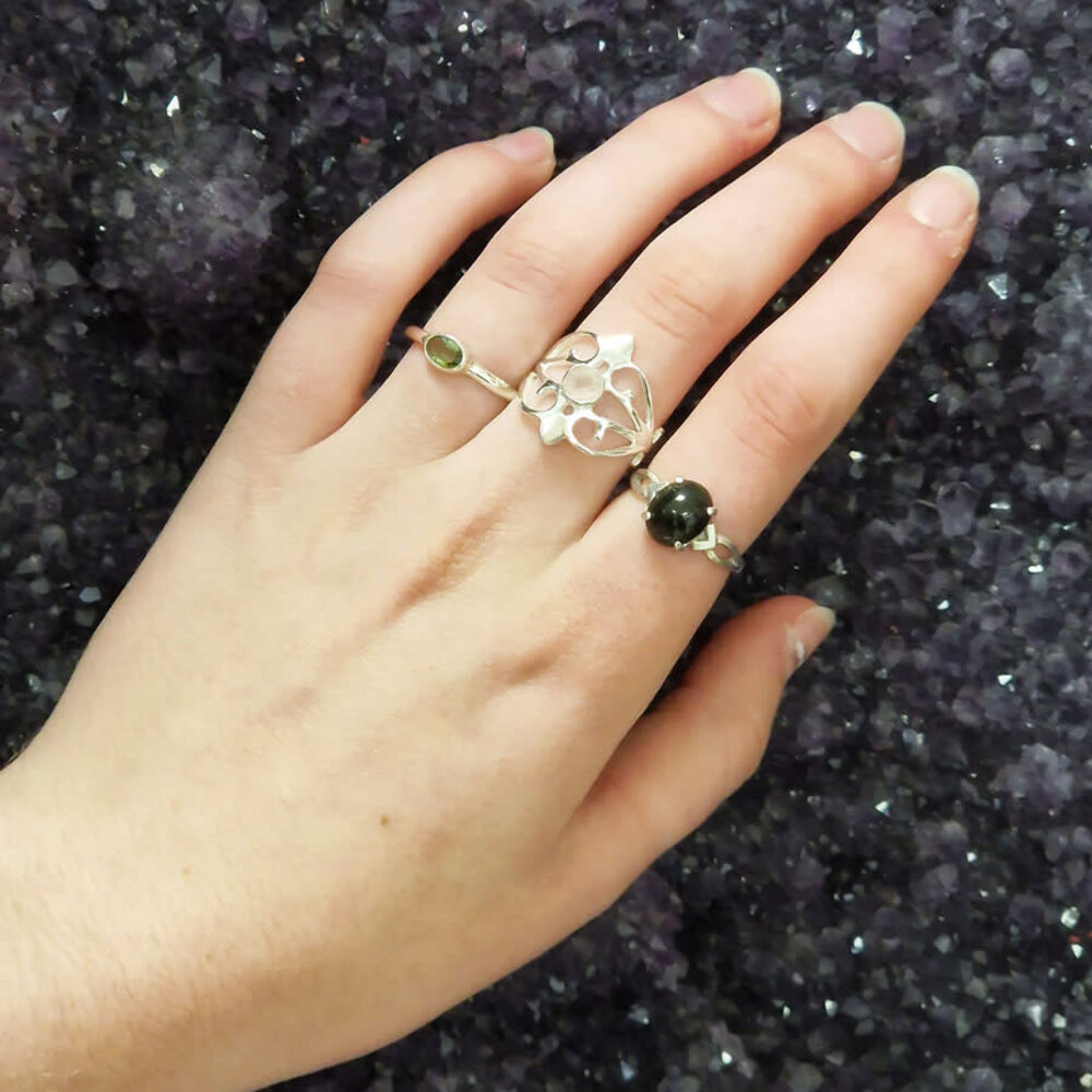 Zilveren ring moldaviet maat 18 | liggende ovaal facet 6 x 4 mm Zilveren ring moldaviet maat 18 | liggende ovaal facet 6 x 4 mm