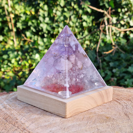 Gouden driehoek piramide lampje | 8,8 x 8,8 x 8,8 cm Gouden driehoek piramide lampje | 8,8 x 8,8 x 8,8 cm