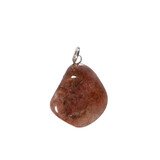 Aardbeienkwarts hanger met zilveren oogje Aardbeienkwarts hanger met zilveren oogje