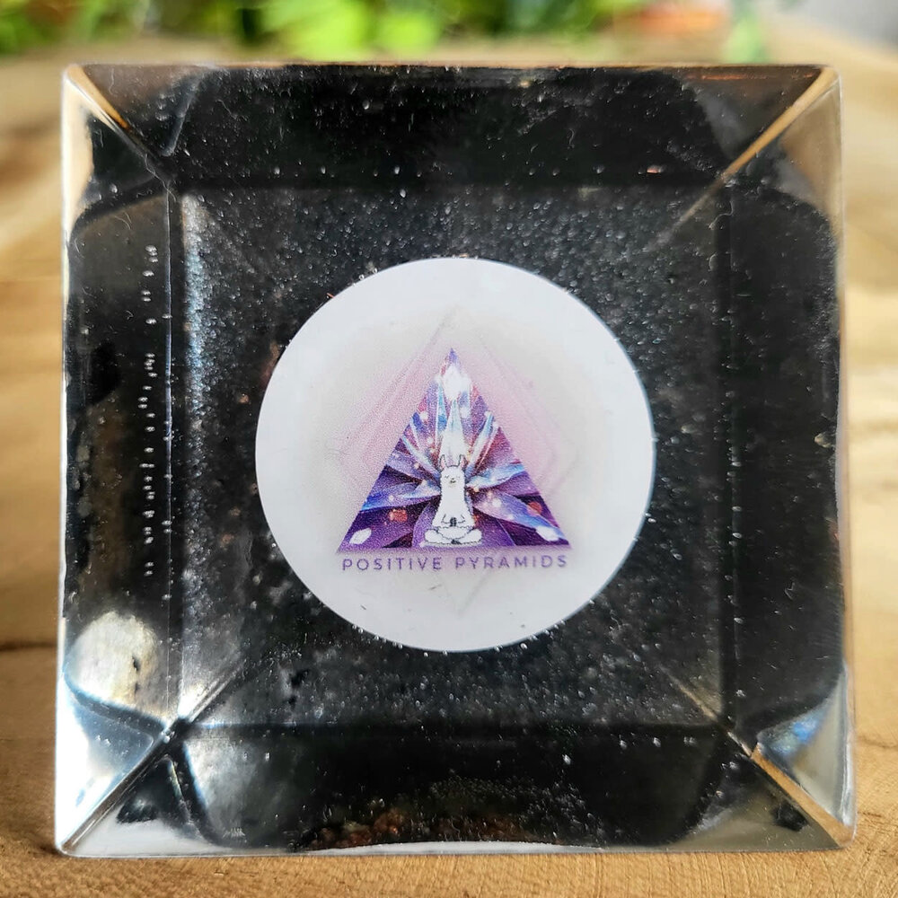 Orgonite piramide koper en pyriet | 7,3 cm Orgonite piramide koper en pyriet | 7,3 cm