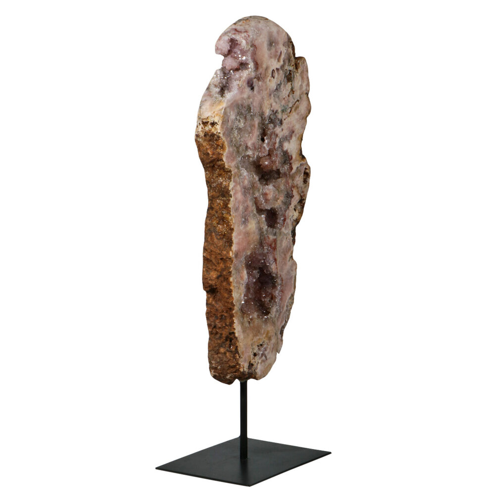 Amethist (roze) op standaard 37 x 18 x 3 cm | 3421 gram Amethist (roze) op standaard 37 x 18 x 3 cm | 3421 gram