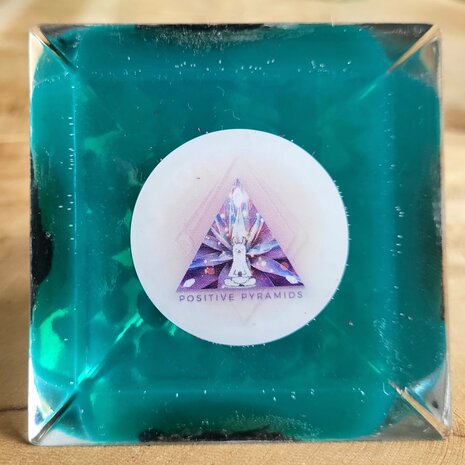 Orgonite piramide chrysocolla | 7,5 cm