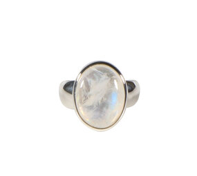 Zilveren ring maansteen (regenboog) maat 19 | ovaal 1,7 x 1,4 cm Zilveren ring maansteen (regenboog) maat 19 | ovaal 1,7 x 1,4 cm