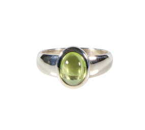 Zilveren ring peridoot maat 18 | ovaal 0,9 x 0,7 cm Zilveren ring peridoot maat 18 | ovaal 0,9 x 0,7 cm