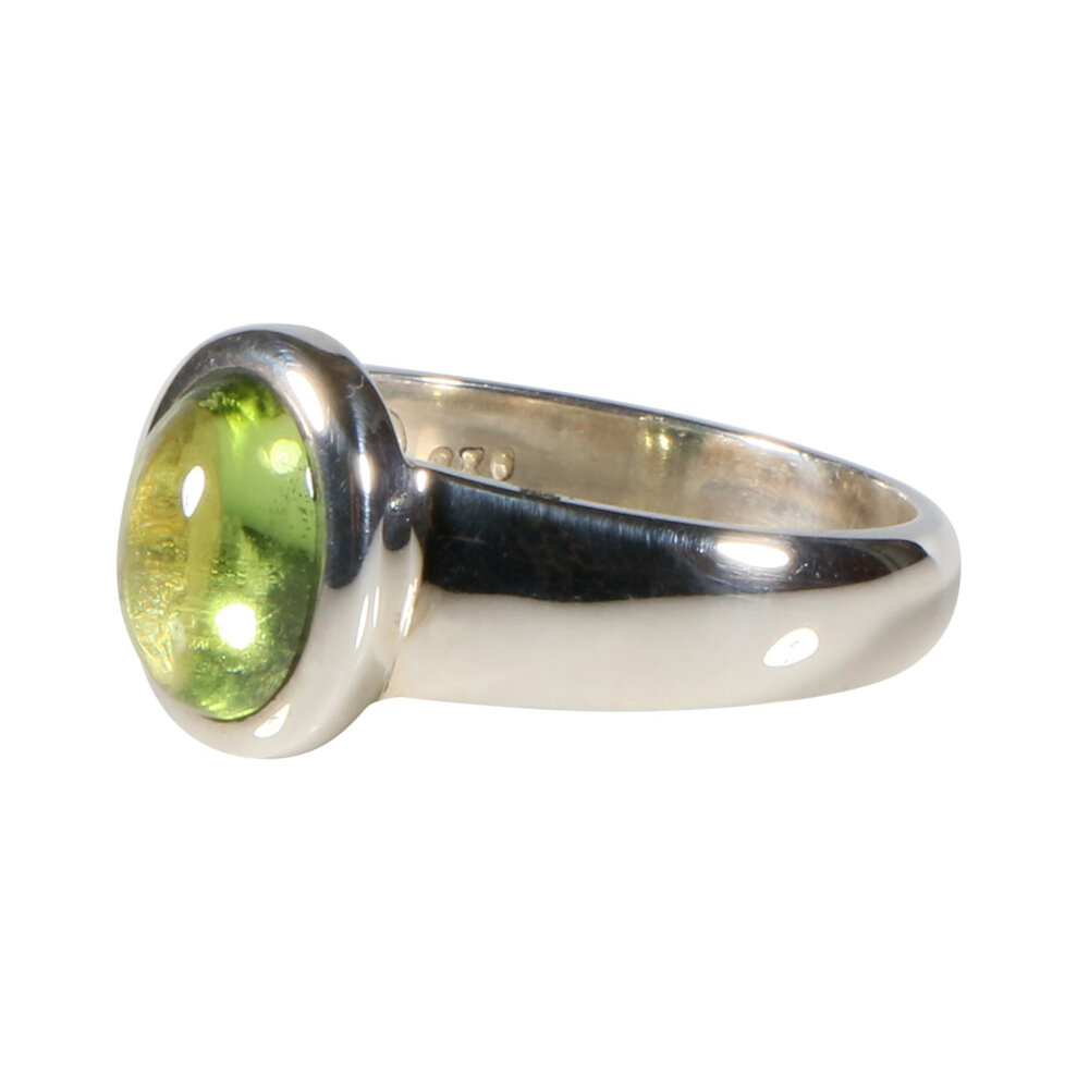 Zilveren ring peridoot maat 18 | ovaal 0,9 x 0,7 cm Zilveren ring peridoot maat 18 | ovaal 0,9 x 0,7 cm