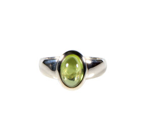 Zilveren ring peridoot maat 19 | ovaal 1,1 x 0,7 cm Zilveren ring peridoot maat 19 | ovaal 1,1 x 0,7 cm