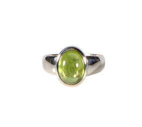 Zilveren ring peridoot maat 17 | ovaal 1,1 x 0,8 cm (2) Zilveren ring peridoot maat 17 | ovaal 1,1 x 0,8 cm (2)