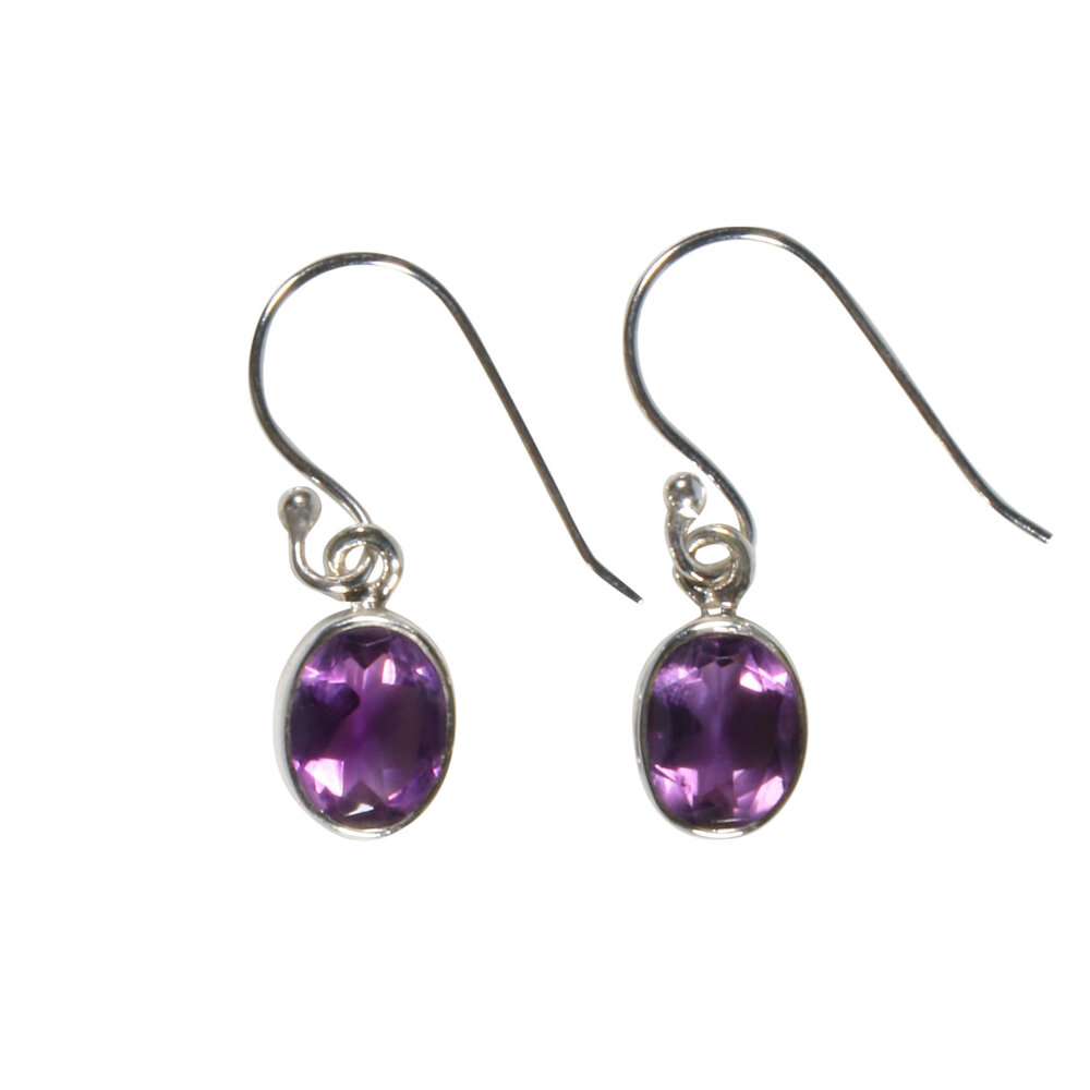 Zilveren oorbellen amethist | ovaal facet 9 x 7 mm Zilveren oorbellen amethist | ovaal facet 9 x 7 mm