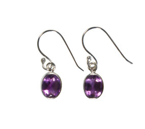 Zilveren oorbellen amethist | ovaal facet 9 x 7 mm Zilveren oorbellen amethist | ovaal facet 9 x 7 mm